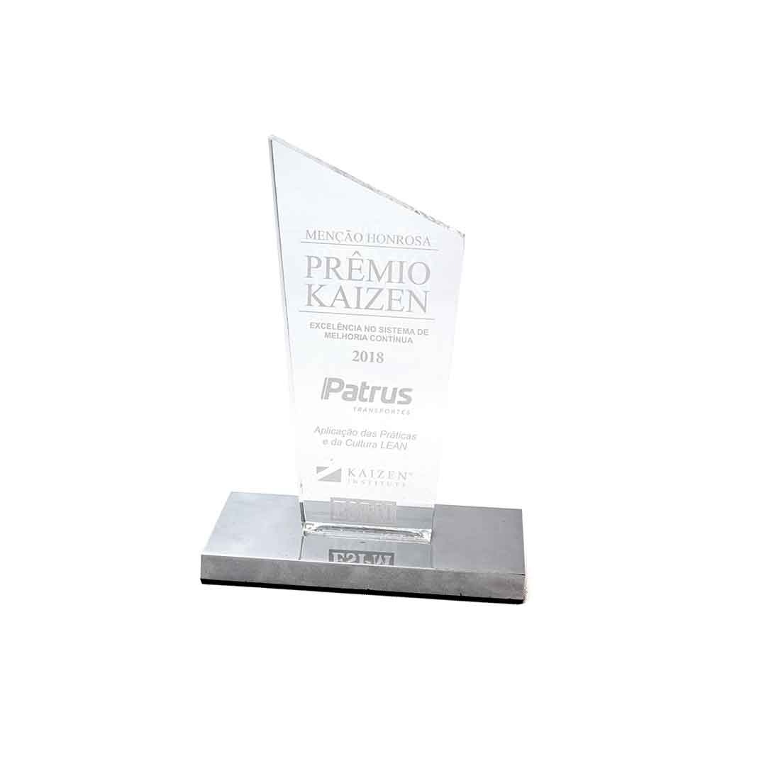 Troféu do prêmio Kaizen Institute recebido pela Patrus