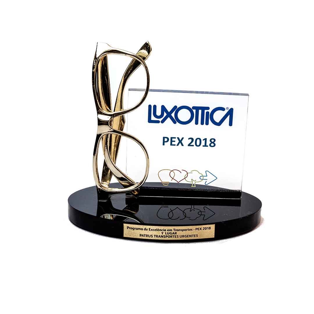 Troféu do prêmio Luxottica recebido pela Patrus