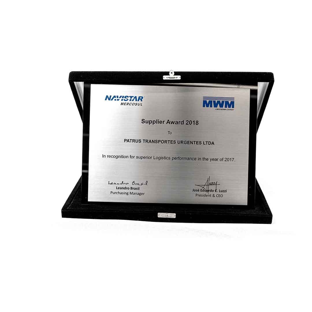 Troféu do prêmio MWM Motores recebido pela Patrus