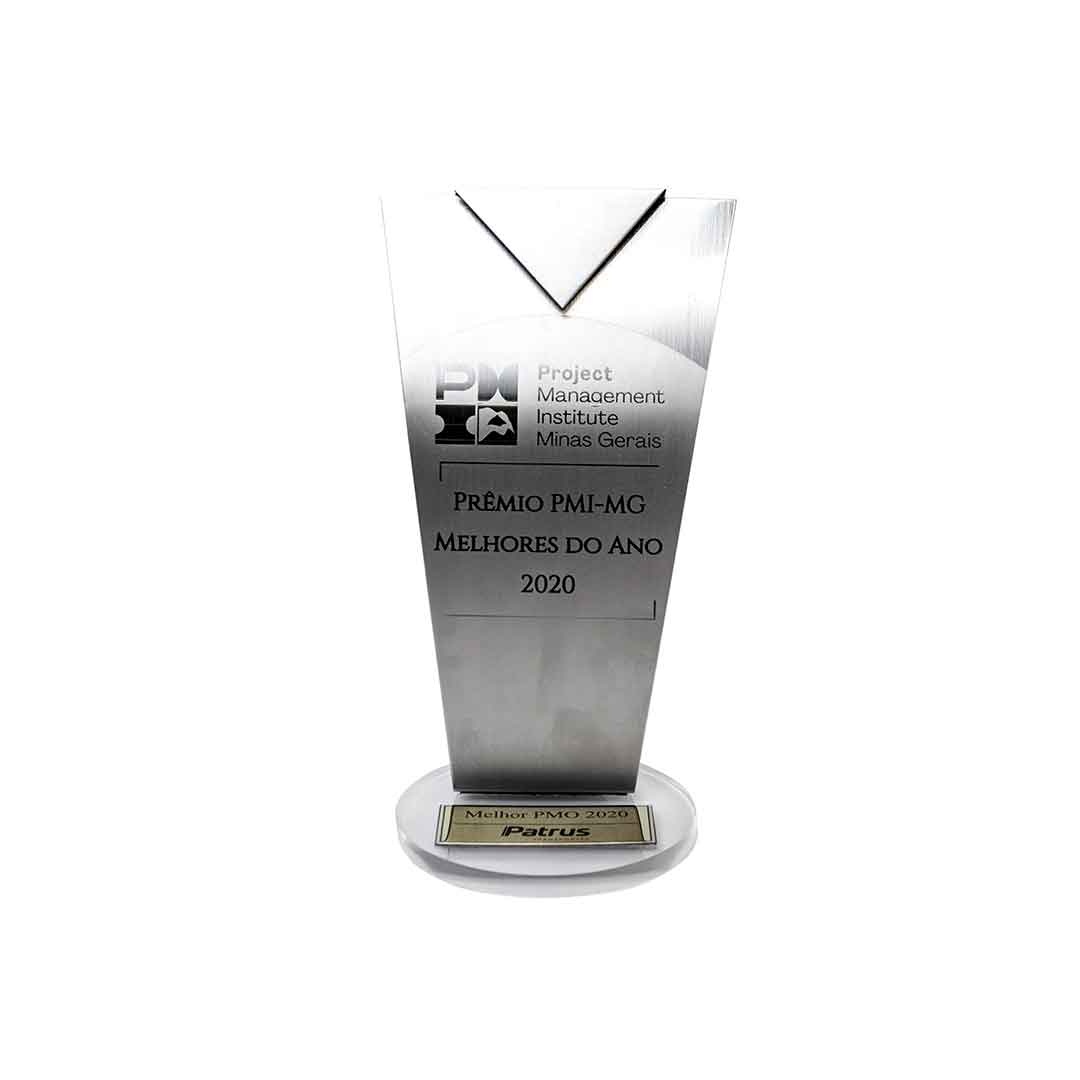 Troféu do prêmio Melhores do Ano PMI recebido pela Patrus