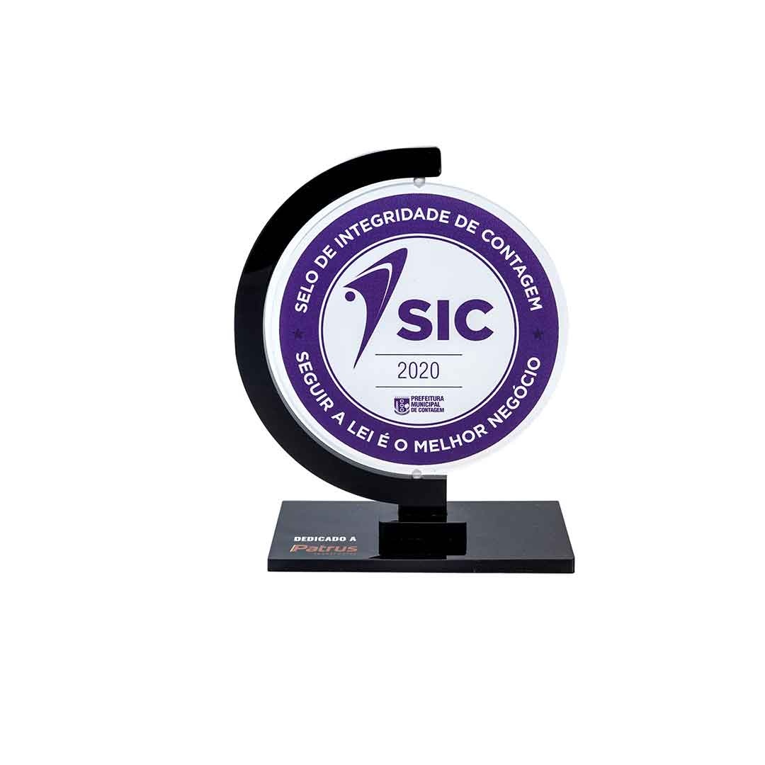 Troféu do prêmio SIC (Selo de Integridade de Contagem) recebido pela Patrus